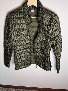 Old Navy Active Womens Olive Green Leopard Print Puffer Jacket Full Zip‎ Small